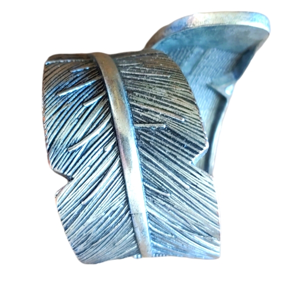 Vintage Metal Cuff Bracelet Spring Mechanism - Picture 10 of 10